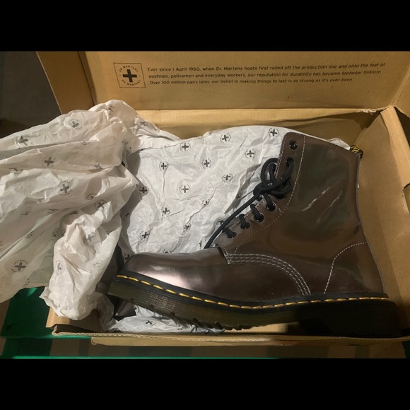 Dr. Martins AirWair in Pascal Pewter - Picture 5 of 11